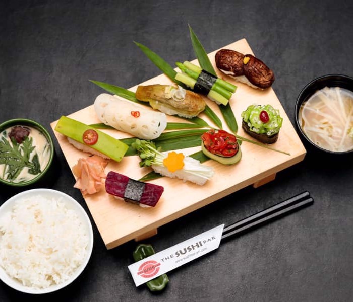 Thưởng thức sushi hay sashimi, bạn sẽ thấy món ăn này cũng tinh tế như cách cả thế giới nhìn người Nhật vậy. 
