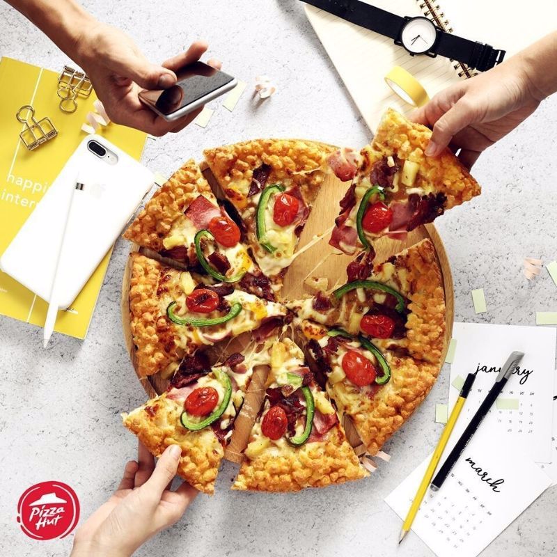 Với mức giá từ 200.000 đến 400.000 đồng, bạn có thể chọn Pizza Hut cho buổi tối cuối cùng cùng người thân và bạn bè. 