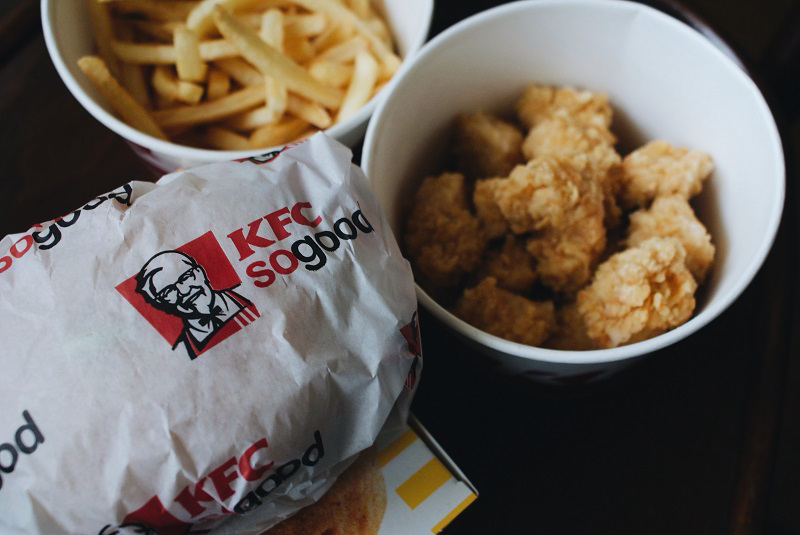 Xuất hiện lần đầu tiên tại Thành phố Hồ Chí Minh vào năm 1997, đến nay đã hơn 2 thập niên, tình yêu của tín đồ gà rán dành cho thương hiệu KFC vẫn không hề giảm đi.