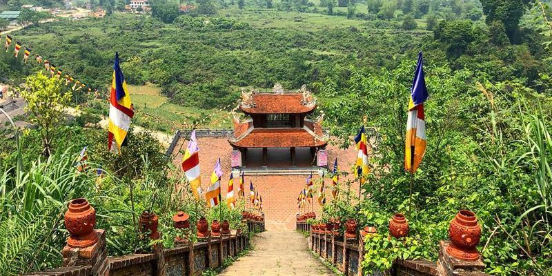 Chùa Phật tích Trúc Lâm Bản Giốc là một trong những điểm du lịch Cao Bằng mà bạn nên ghé qua tham qua