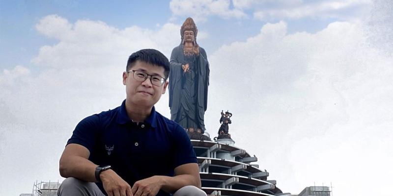 Tượng Phật trên đỉnh núi Bà Đen