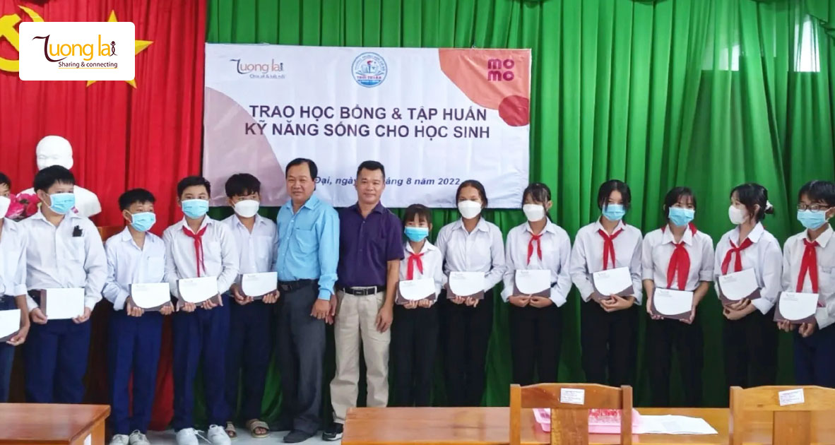 Chung tay tặng học bổng và tập huấn kỹ năng phòng chống xâm hại, bạo lực cho học sinh khó khăn tại huyện Phú Giáo, tỉnh Bình Dương