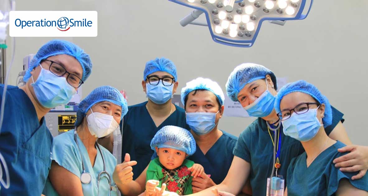 Trao tặng 10 ca phẫu thuật thay đổi cuộc đời cho các em bé hở môi, hàm ếch