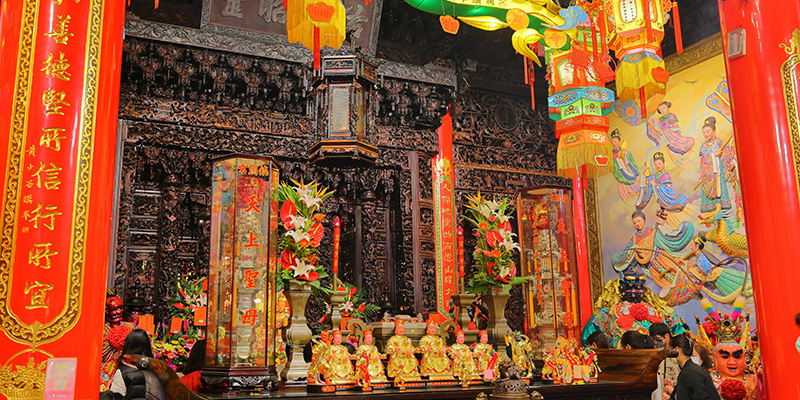 Đền Dajia Jenn Lann là một trong những ngôi đền linh thiêng được tôn bái nhất xứ Đài.