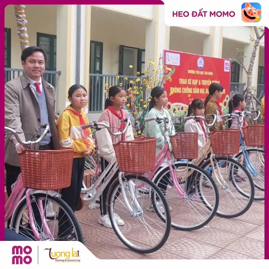 Trao xe đạp và truyền thông kỹ năng phòng chống xâm hại, bạo lực cho học sinh có hoàn cảnh khó khăn tại trường Tiểu học Tân Hưng, Sóc Sơn, Hà Nội