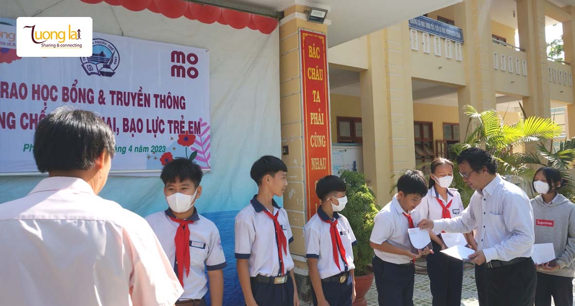 Tặng học bổng và truyền thông phòng chống xâm hại, bạo lực cho trẻ em có hoàn cảnh đặc biệt vùng miền núi tỉnh Quảng Nam