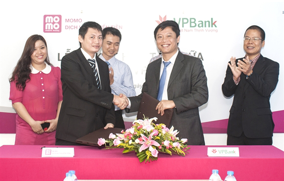 Ký kết hợp đồng hợp tác giữa momo và Vpbank
