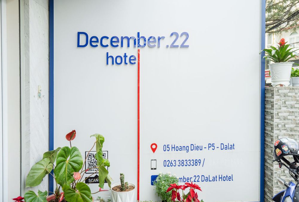 DECEMBER.22 HOTEL