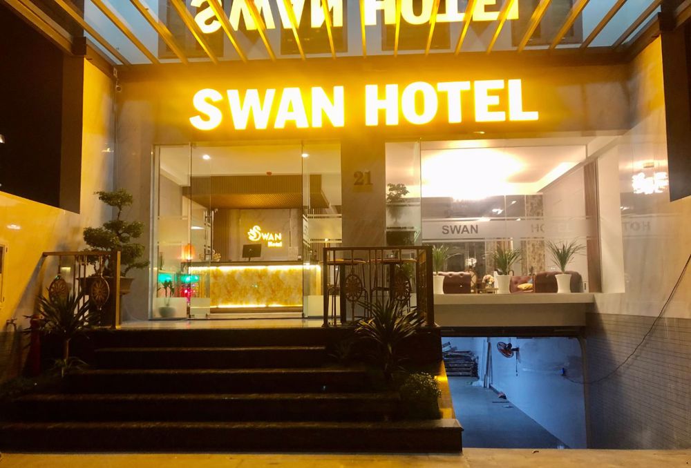 SWAN HOTEL