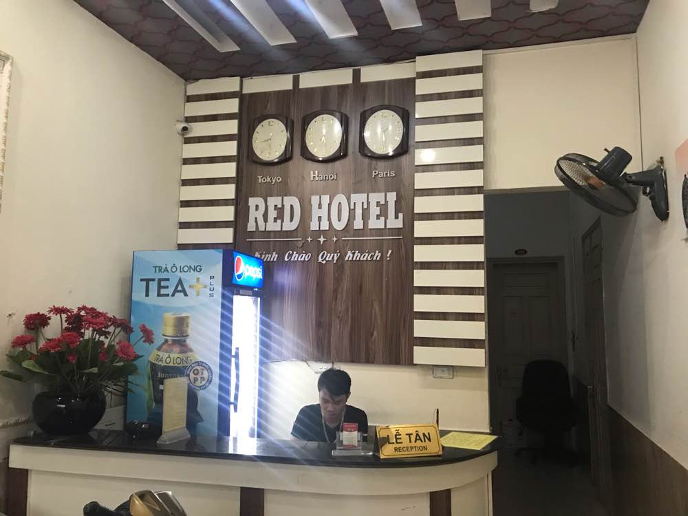 RED HOTEL - VĂN CAO